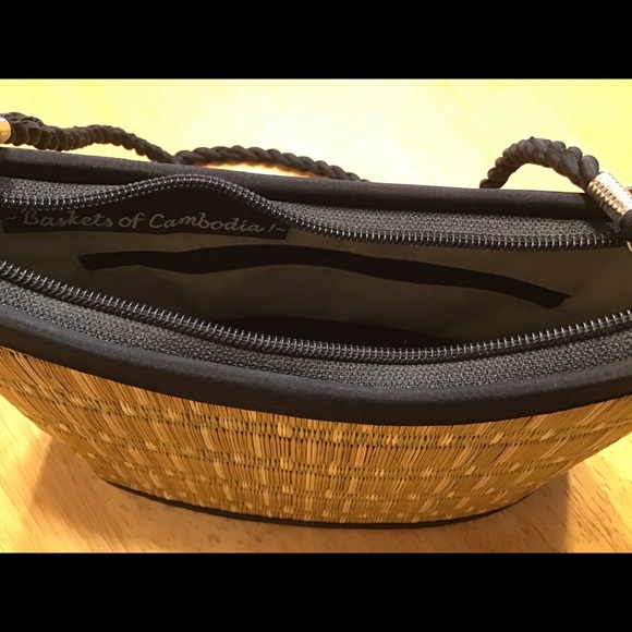 Small Straw Handbag - Picture 5 of 6